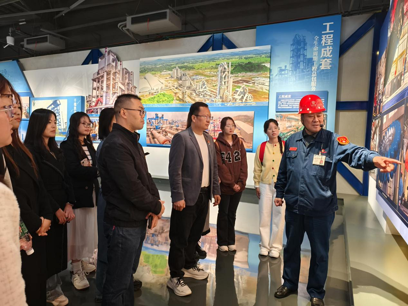 太阳成tyc7111cc教工第三党支部开展“党建引领深化智能制造，校企合作共谋创新发展”主题党日活动